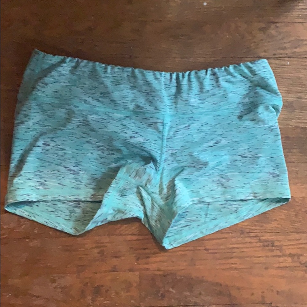 Fleo XL 2 1/2 inch inseam shorts